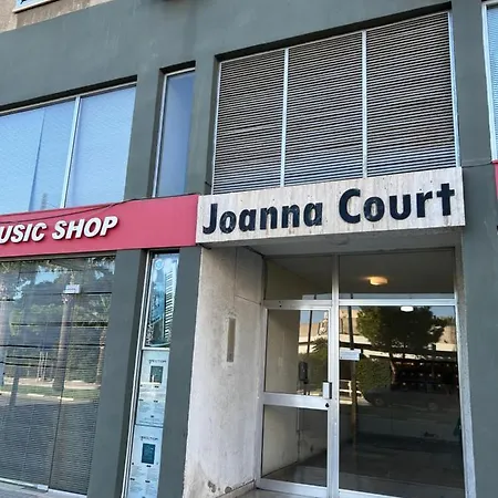 Joanna Court Хостел *