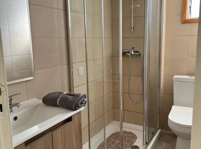 Joanna Court Hostel *