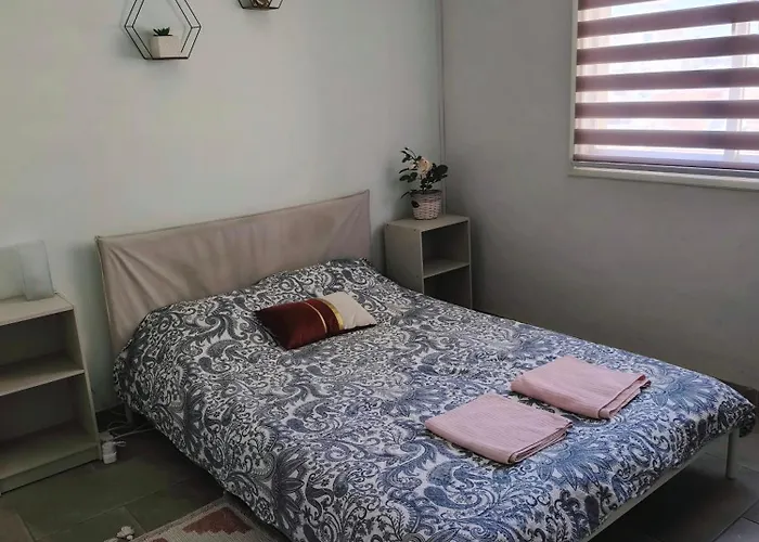 Joanna Court Hostel *